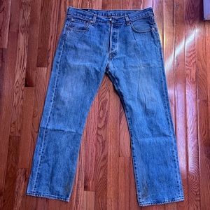 LEVIS Blue Jeans